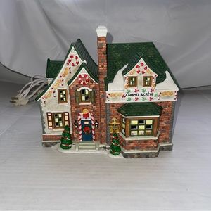 Santa's Workbench Collection 2000 Caramel & Creme Candy Shop